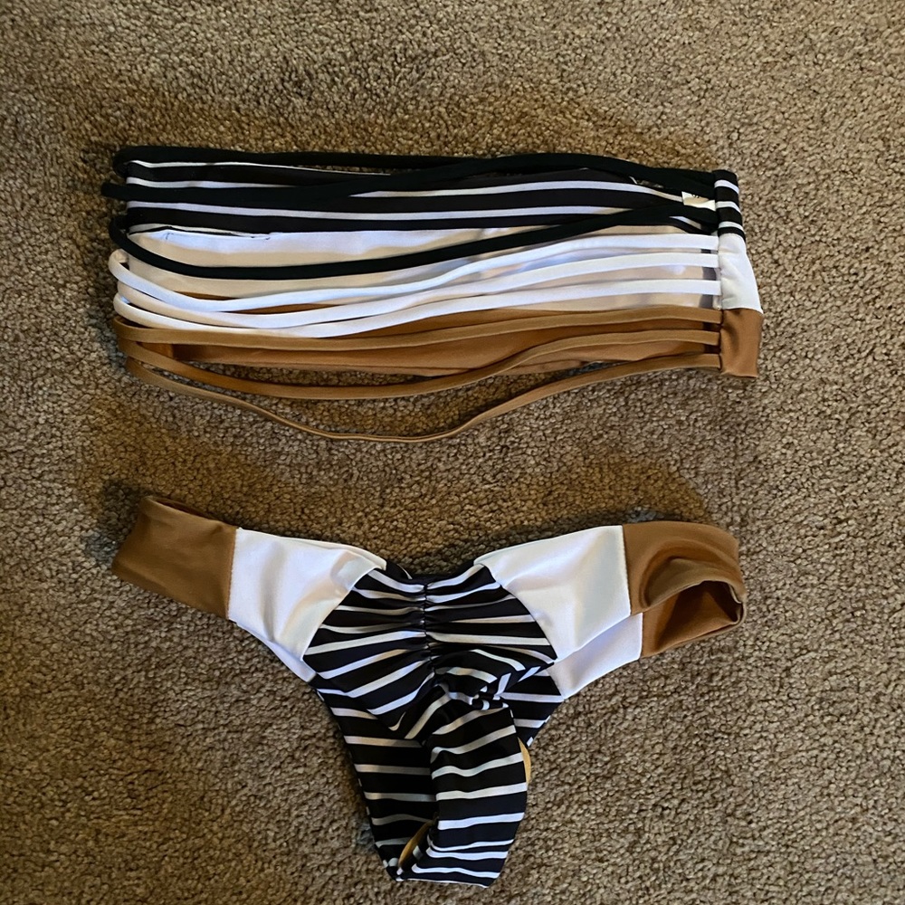 Small bikini never worn - Picture 2 of 2
